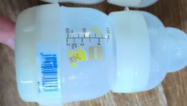2 MAM Babyfläschli, gebraucht, ideal für den Start ins Leben