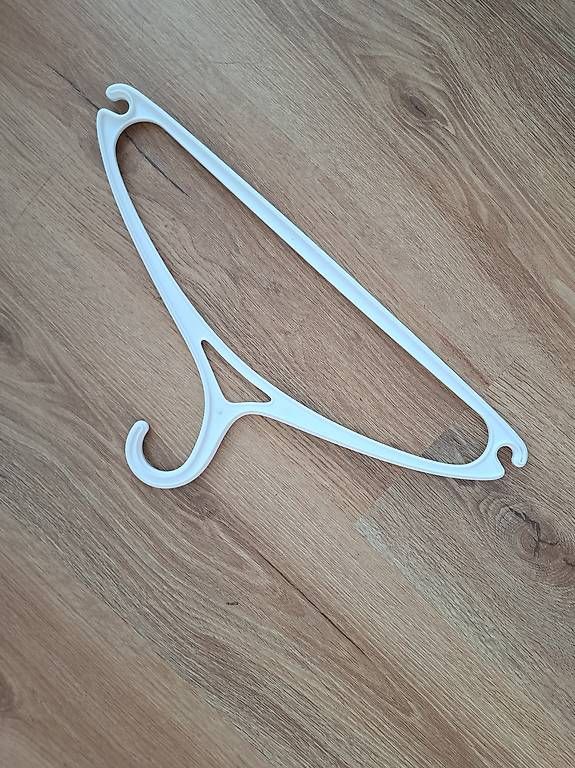 Appendiabiti: Plastikkleiderbügel 20 Stk. – Usato da Uhwiesen venduto da Marthalen02