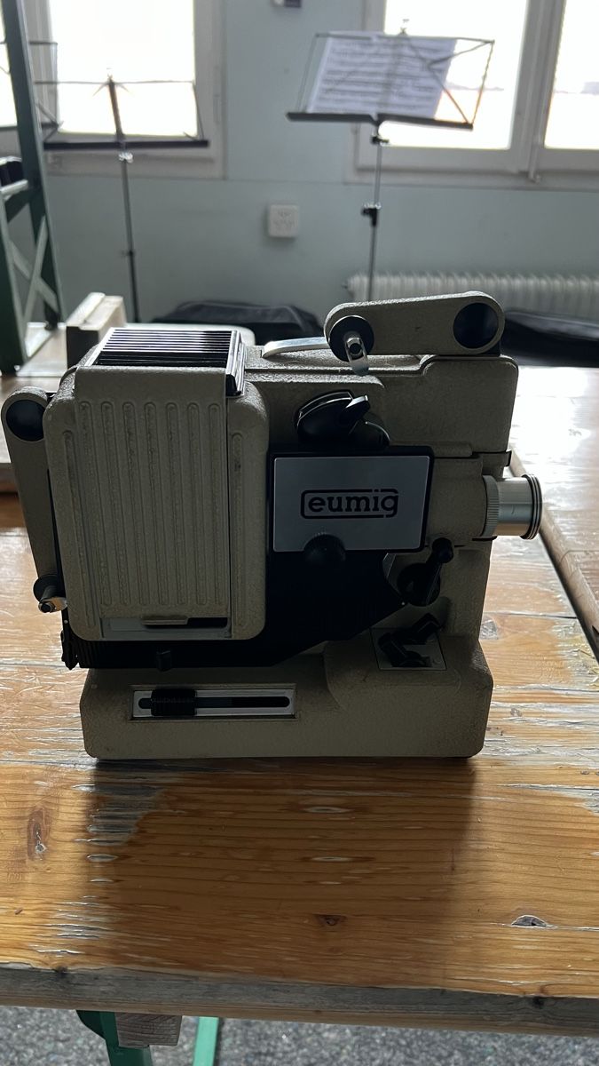 Eumig Videocamere: Eumig Kamera mit Box – Usato da Ringgenberg BE venduto da kat_n5w8