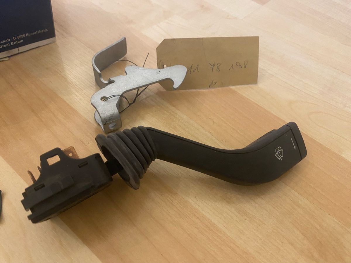 Opel Tutti pezzi di ricambio auto: NOS Opel Ersatzteile Youngtimer Ölfilter Schalter etc – Nuovo e nell'imballaggio originale da Seftigen venduto da Msie 2