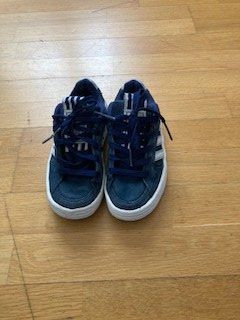 Adidas Scarpe per ragazzi: Basket Adidas t.30 – Usato da Boudry venduto da Lamue01