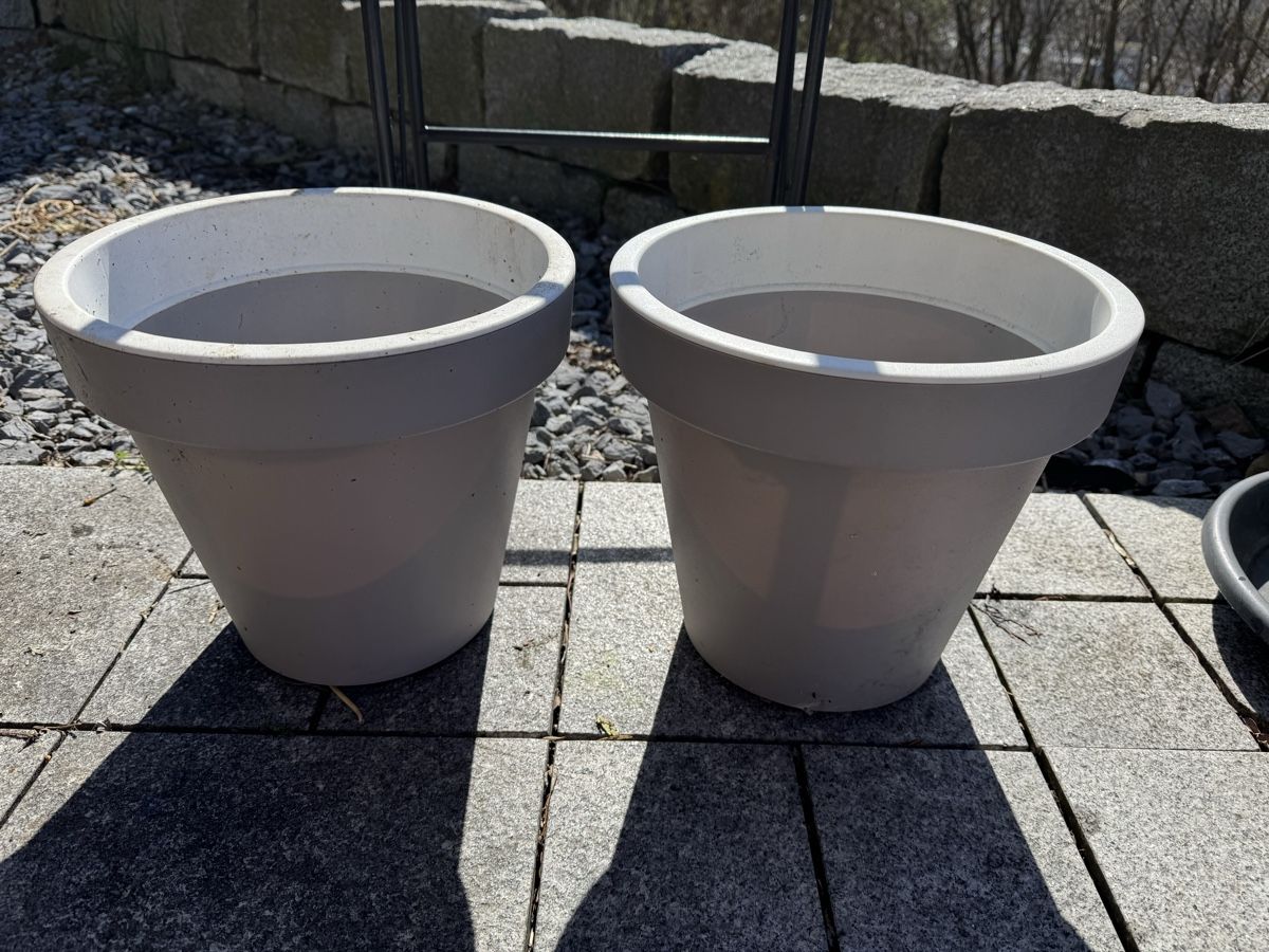 Vasi per fiori: 2 Plastik Blumentöpfe – Usato da Oftringen venduto da kar_y2tf