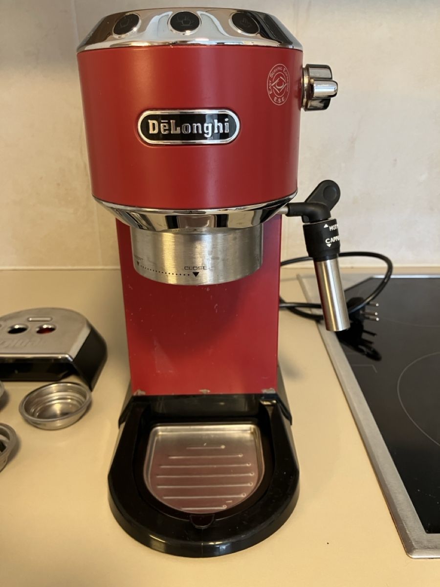 De'Longhi Kaffeemaschinen & Espressomaschinen: Machine à café Delonghi – Gebraucht aus Aigle von N.P.