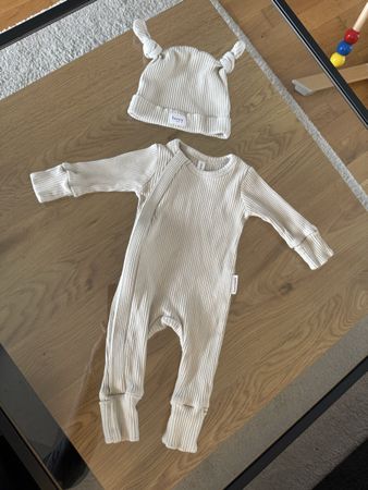 NEU: Bowymade Strampler mit Mütze beige Grösse 0-3 Monate