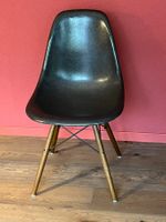 Eames Fiberglas Side Chair Hermann Miller. Farbe: Grau
