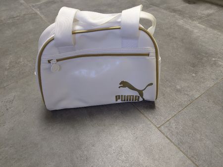 Puma Sporttasche weiss gold gebraucht mit Gebrauchsspuren