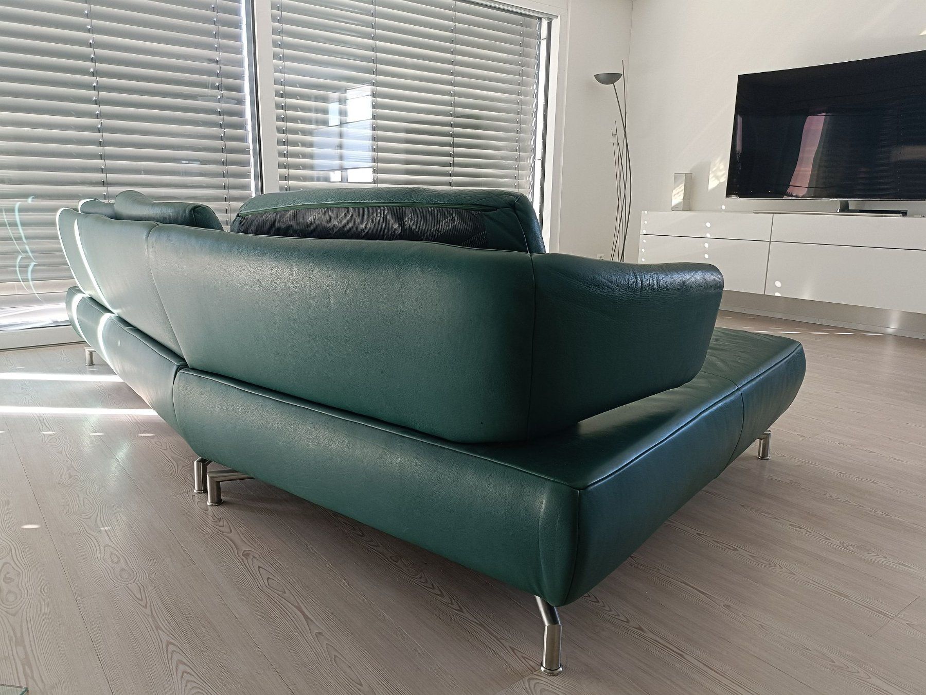 Koinor Divani: Grüne Leder Eckcouch Sofa Chromfüsse stylisch modern – Usato da Schaffhausen venduto da RomaSpider 1