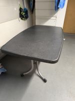 Tisch dunkelgrau mit Metallbeinen Neu