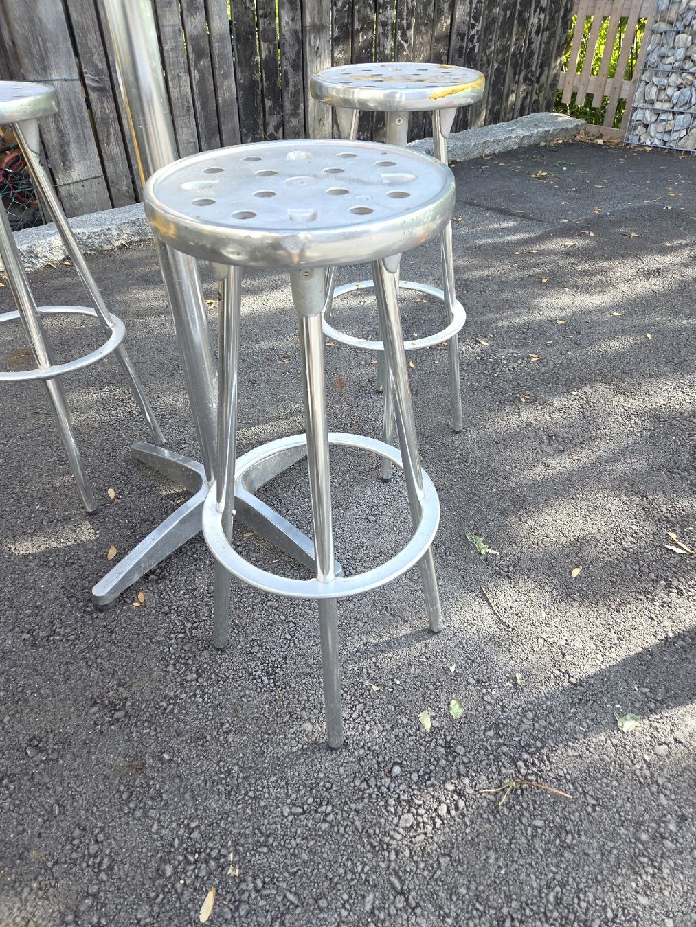 Tische: Stehtisch mit Hocker – Gebraucht aus Niederdorf von MB-TRAC91 1