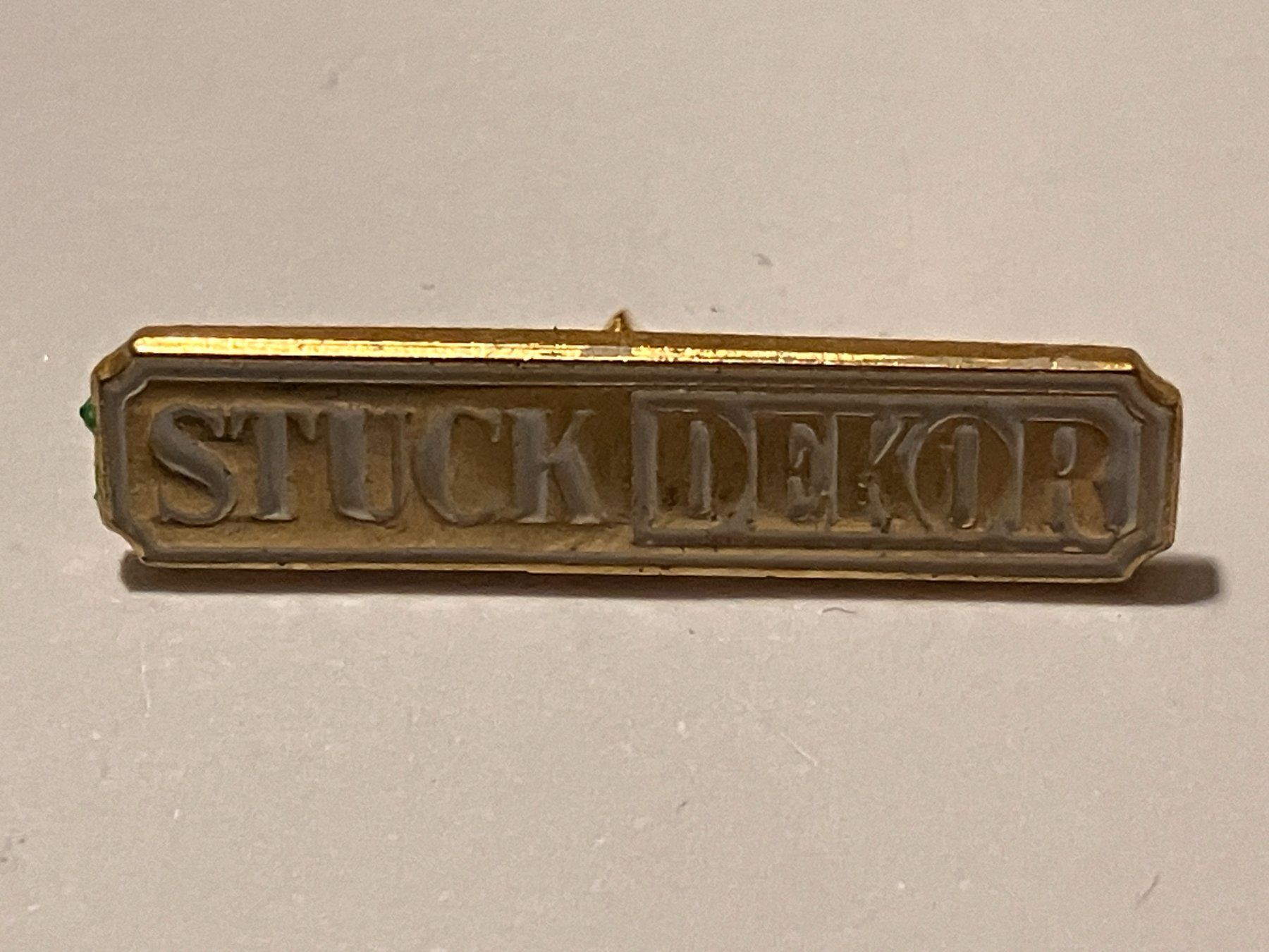 Plaketten & Abzeichen: 1 Pin Stuck Dekor – Gebraucht aus Basel von djwwpp