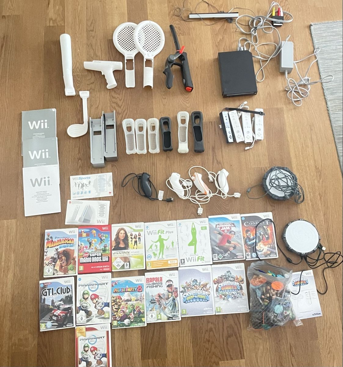Nintendo Console: Wii Konsole mit versch. Spielen – Usato da Ebikon venduto da cak_w8rh