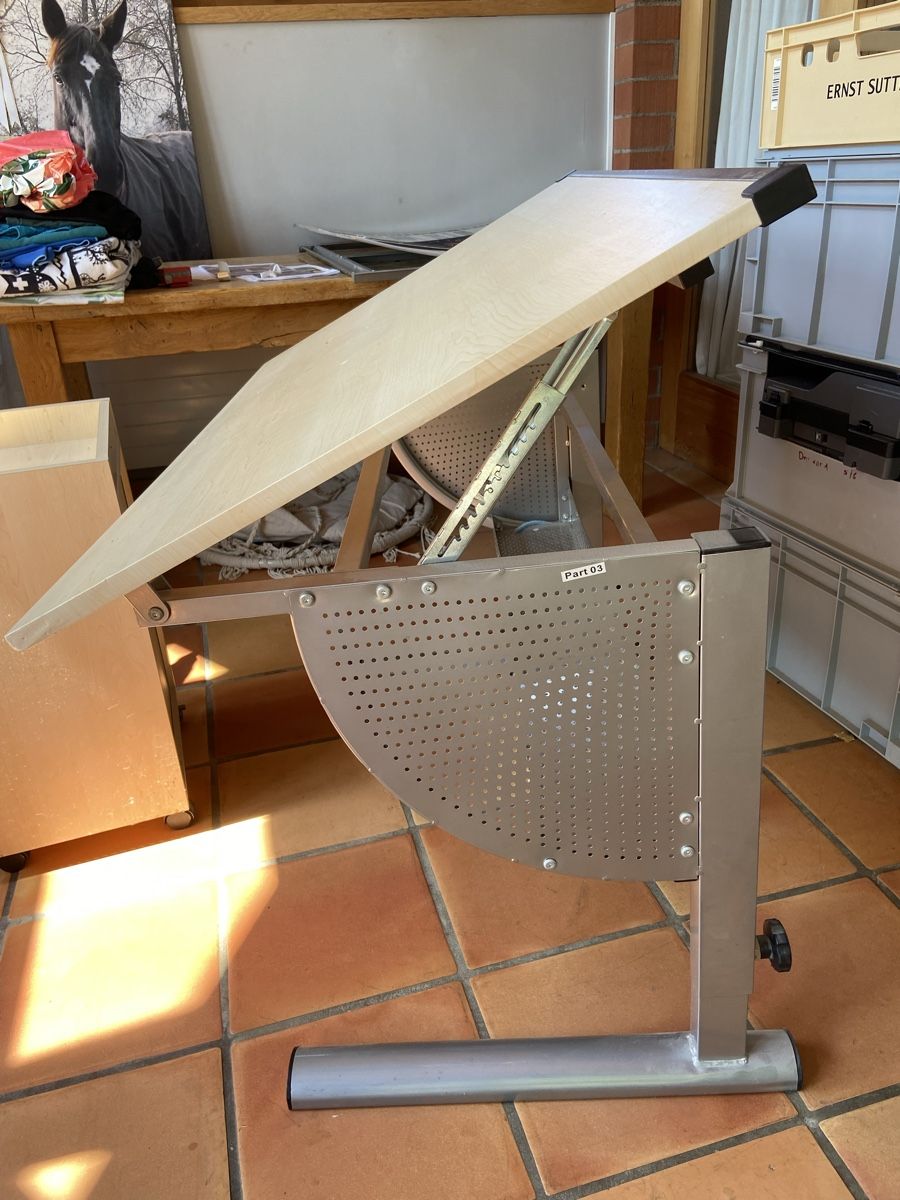Bureaux: Schreibtisch mit Rollcontainer Buche Nachbildung. – D'occasion à Waltalingen par Rero 2