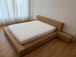 Ethnicraft Madra Bett Eiche 160x200 + 2 Nachttische 