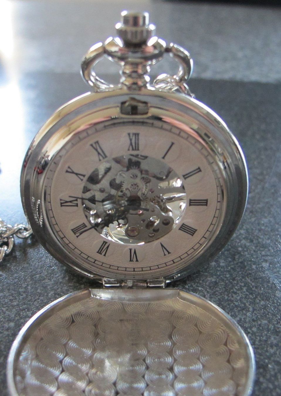Orologi: AKTION Silberfarbene Skeleton Skelet Taschenuhr – Nuovo (secondo la descrizione) da Schwanden GL venduto da UHRKNALL 5