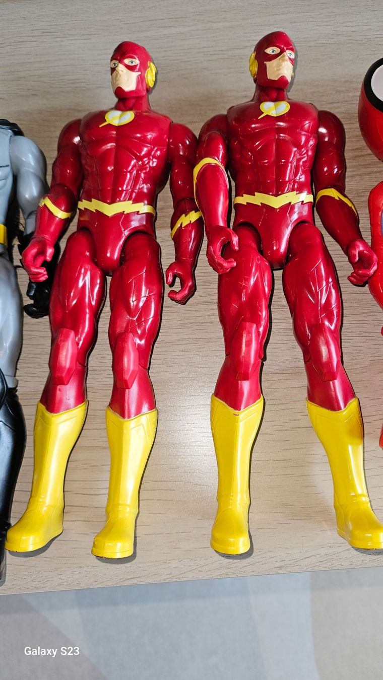 Giocattoli: Superhelden Actionfiguren Set Thor Batman Flash Spidey Ir... – Usato da Sennhof (Winterthur) venduto da HG2019 2