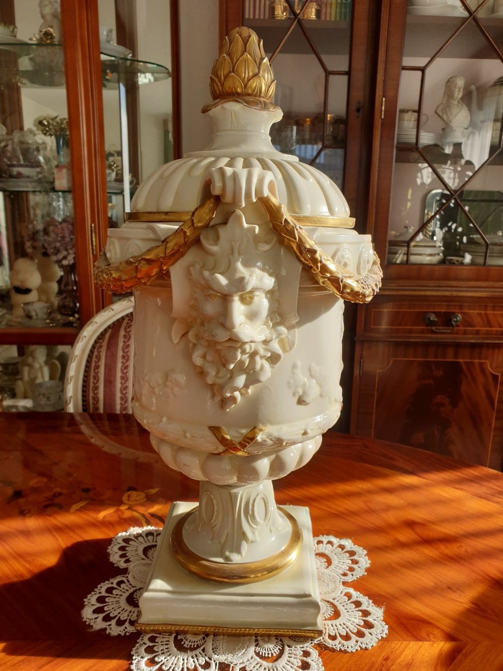 Vasen & Gefässe: Deckelvase Pokal Capodimonte – Gebraucht aus Tuggen von Mviola2 2