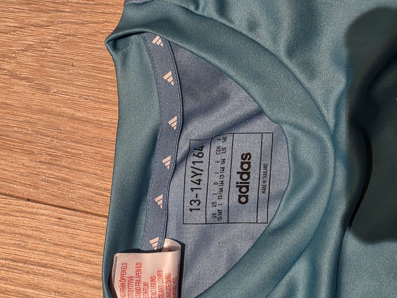 Adidas T-Shirts: Sommer Adidas Shirt Gr. 164 - neuwertig – Gebraucht aus Thalwil von Beckhaem 1