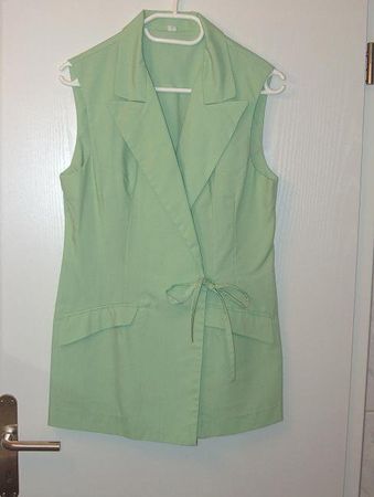 Neuw. Bluse evtl. Gilet ohne Arm mint Gr. L
