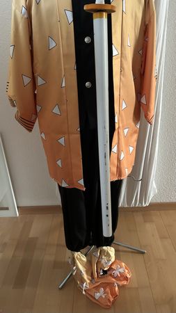 Zenitsu Cosplay Kostüm Set inkl. Schwert und Perücke!