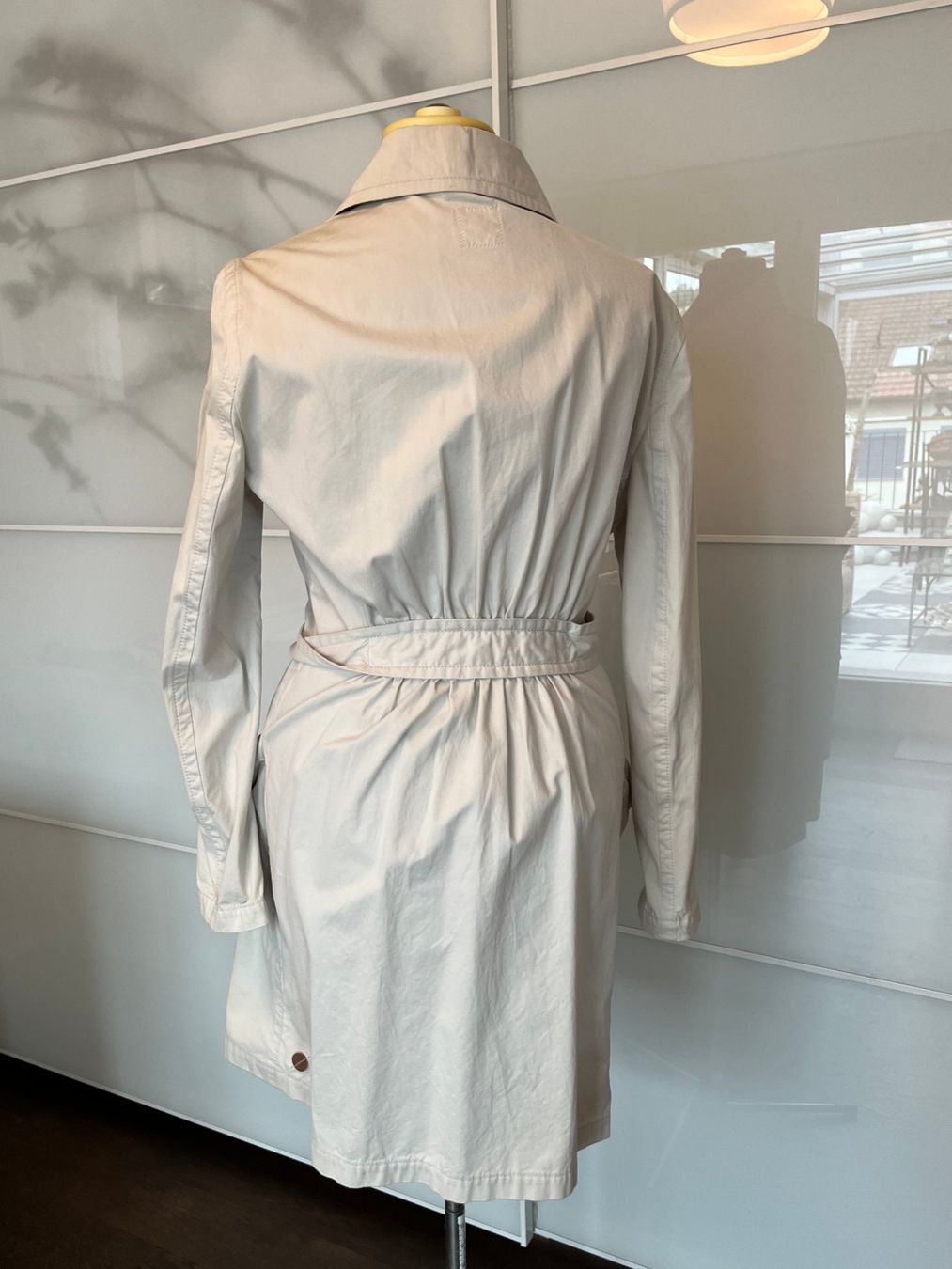 Cappotti: offwhite Regenmantel, Grösse 42 – Usato da Rümlang venduto da Blume817 2