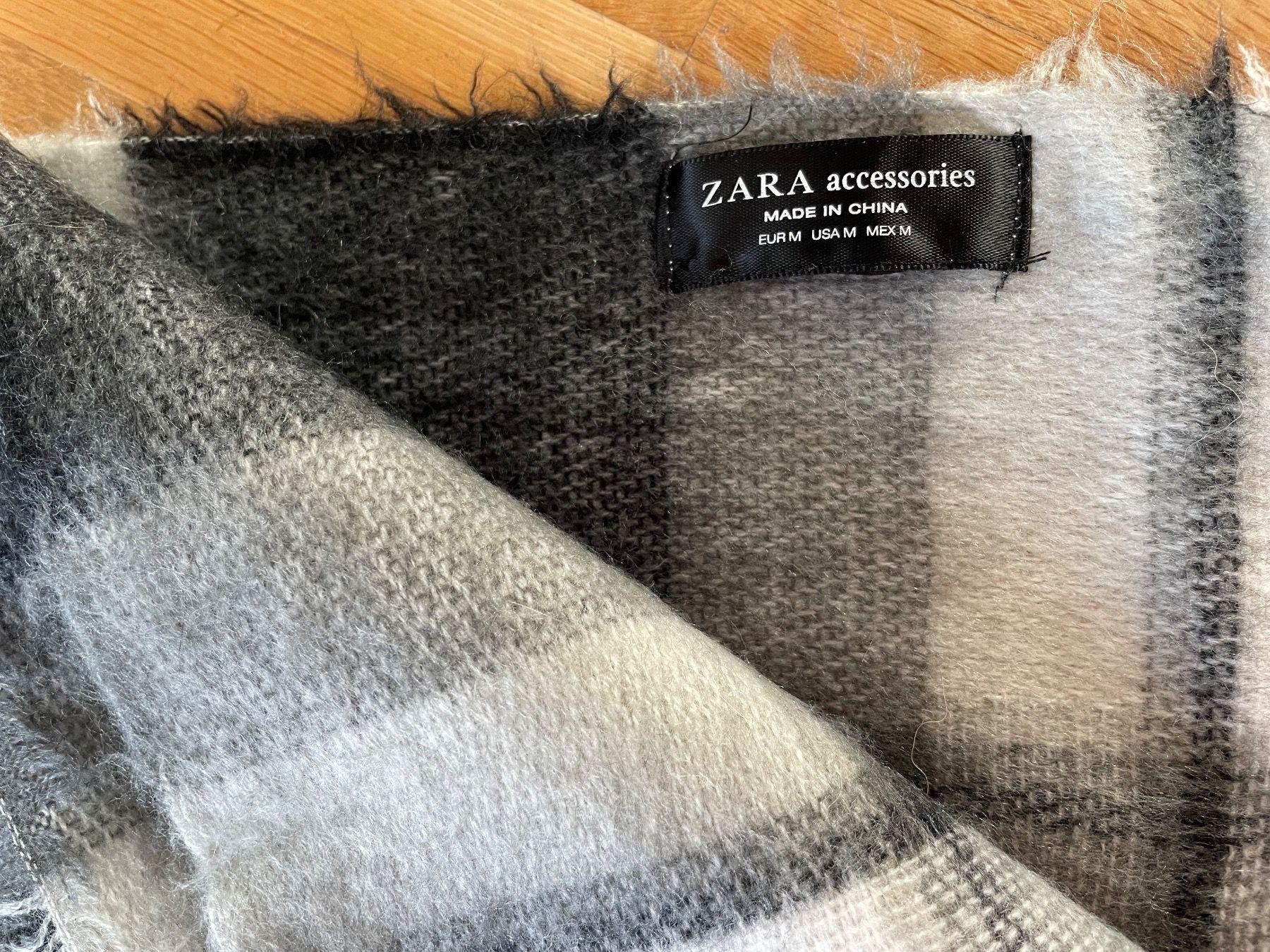Zara Foulard & Sciarpe: Zara Schal – Usato da Dübendorf venduto da VSAngel 1