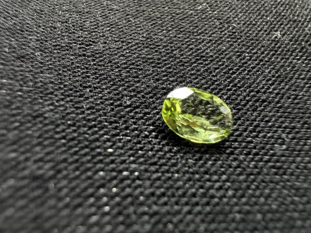 Pietre preziose: Peridot, facettiert, 0.6ct, 5 x 7 mm – Nuovo e nell'imballaggio originale da Wängi venduto da Horus_Stone 2