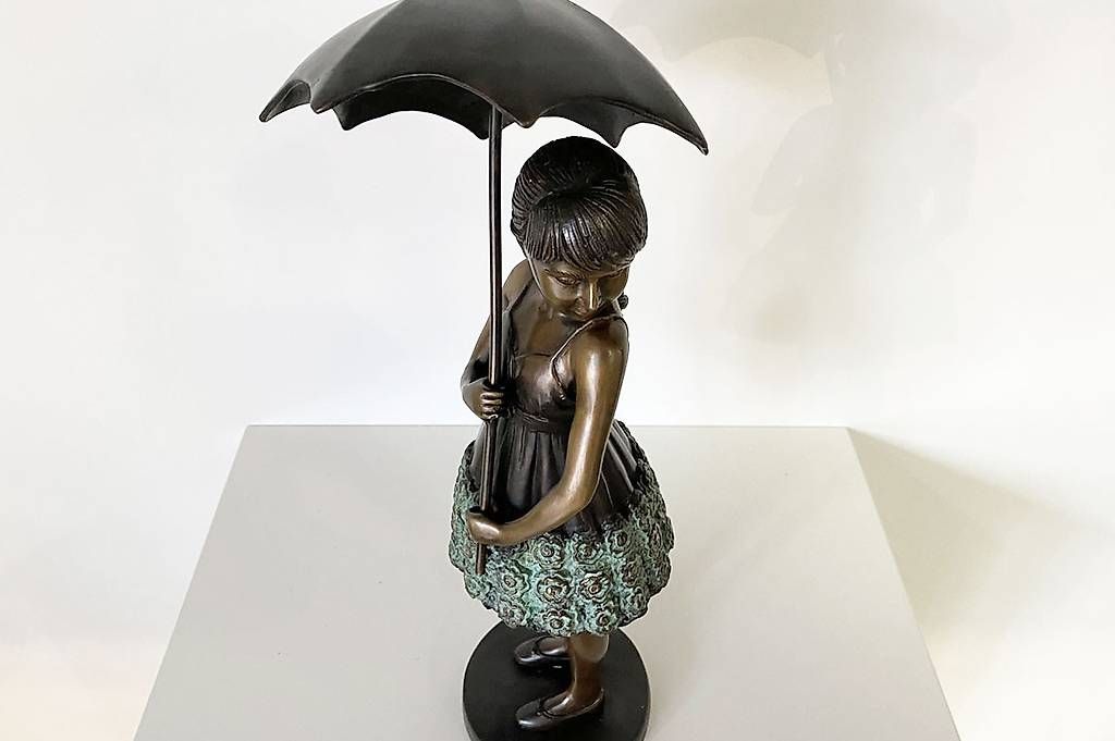 Sculture & Statue: Bronzefigur, Mädchen mit Schirm – Nuovo (secondo la descrizione) da Ballwil venduto da ClassicGallery 1