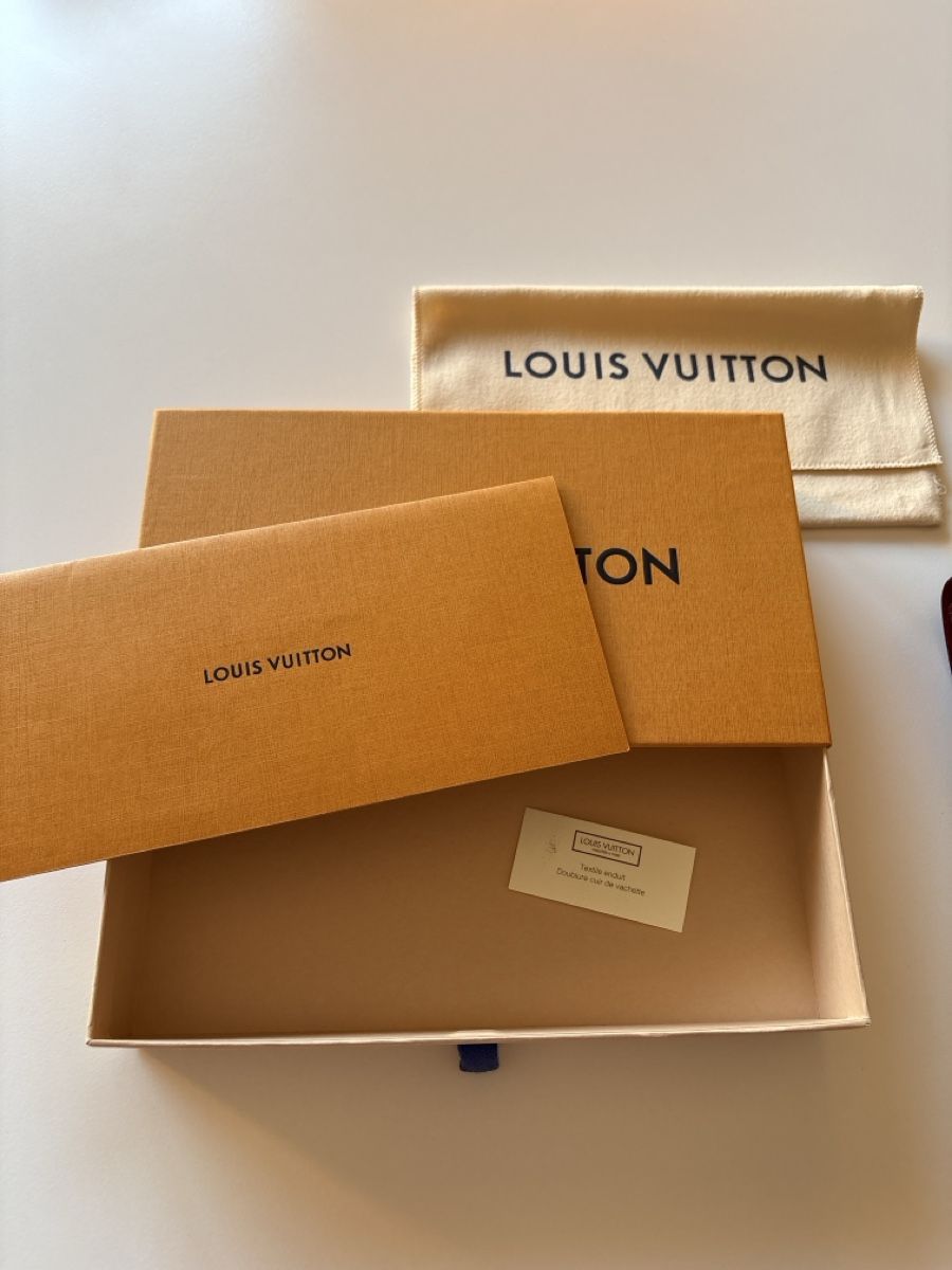 Louis Vuitton Portemonnaies: Porte monnaie Vuitton – Neuf (Voir description) à Riddes par nati48 2