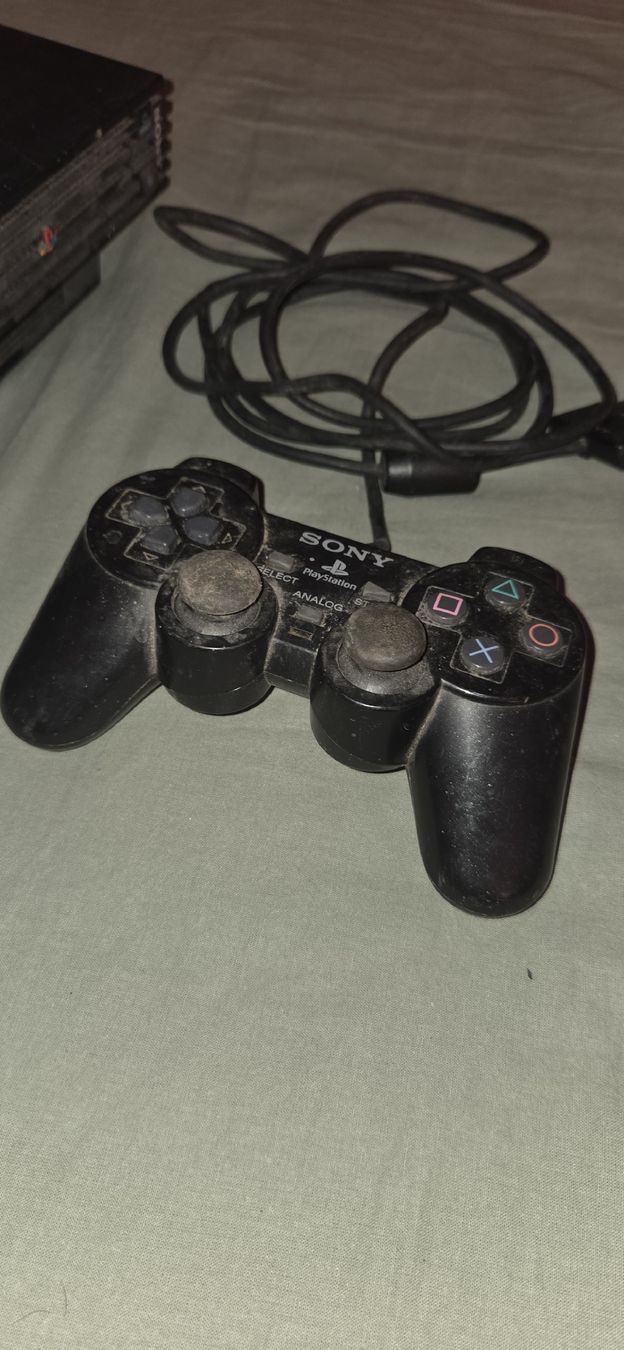 Sony Console: Sony PlayStation 2 Konsole mit Controller schwarz gebraucht – Usato da Remigen venduto da gia_r6nx 1