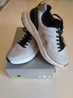 Sneaker Bench Neu