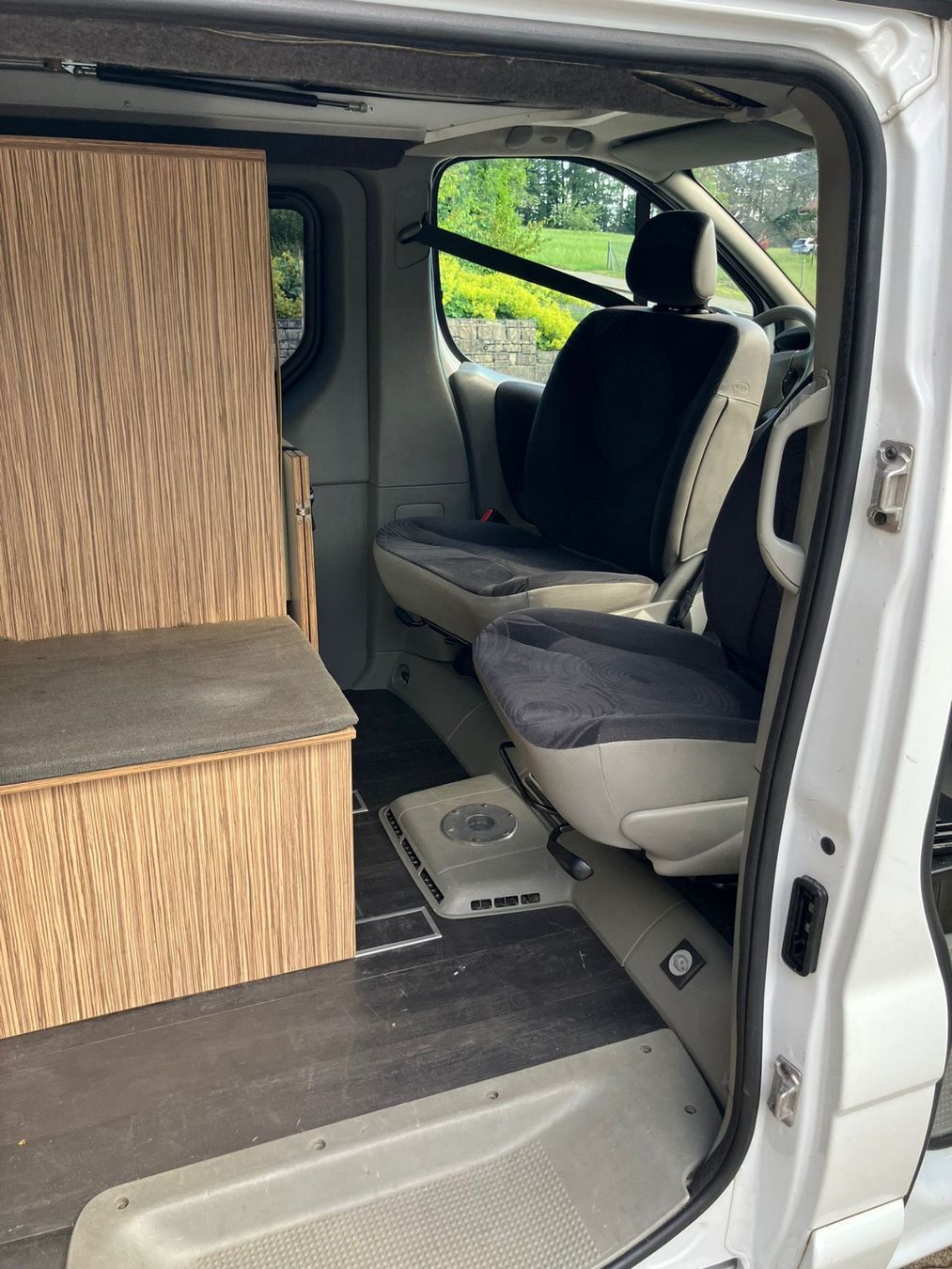 Renault Veicoli da campeggio: Renault Trafic 2.5dci Automat 7 Plätzer oder Camper MFK12.24 – Usato da Fischenthal venduto da inf_k2jf 5