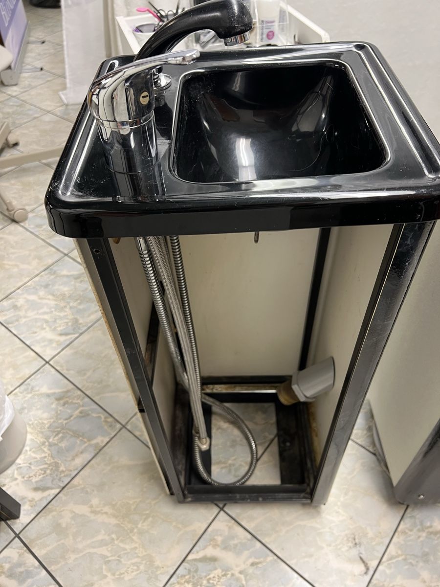 Spülbecken & Waschbecken: Waschbecken klein Friseursalon  – Gebraucht aus St. Gallen von VDMJ_ 1