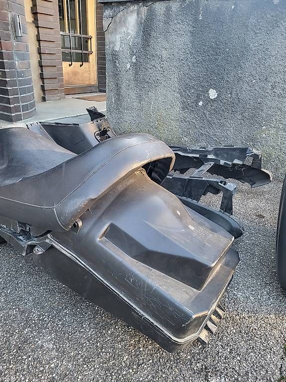 Scooter: Yamaha Majesty 250 Helmfach und Sitz – Usato da Bern venduto da DonCorLeo 1