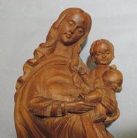 Holzfigur Madonna mit Kind handgeschnitzt