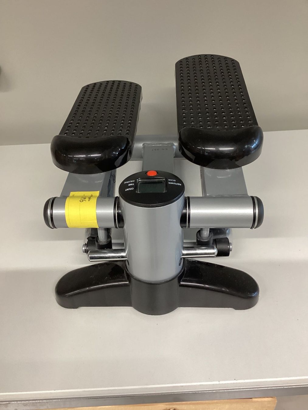 Hometrainer: Fitness Mini-Stepper mit Display -Wiitergäh – Nuovo (secondo la descrizione) da Zug venduto da GGZatWork 1