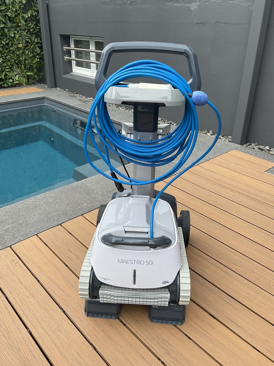 Dolphin Accessori per Piscine: Dolphin Maestro 50i Poolroboter – Usato da Frasnacht venduto da hei_t6dl