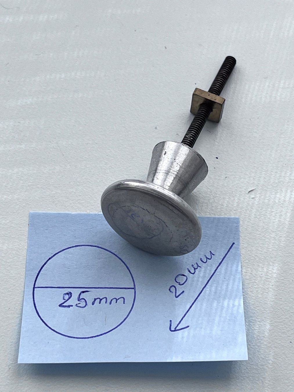 Eisenwaren: Vintage Schubladenknopf Metall weiss – Gebraucht aus Zürich von Ikle00