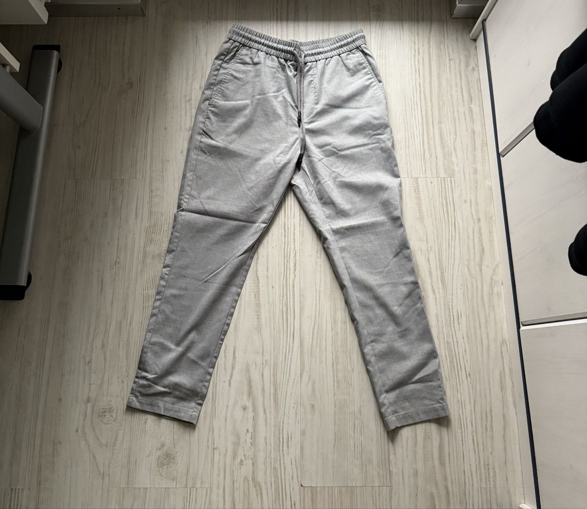 Hosen: Only & Sons Light Grey Cropped Trousers – Neu und originalverpackt aus La Tour de Peilz von bau_sm8d