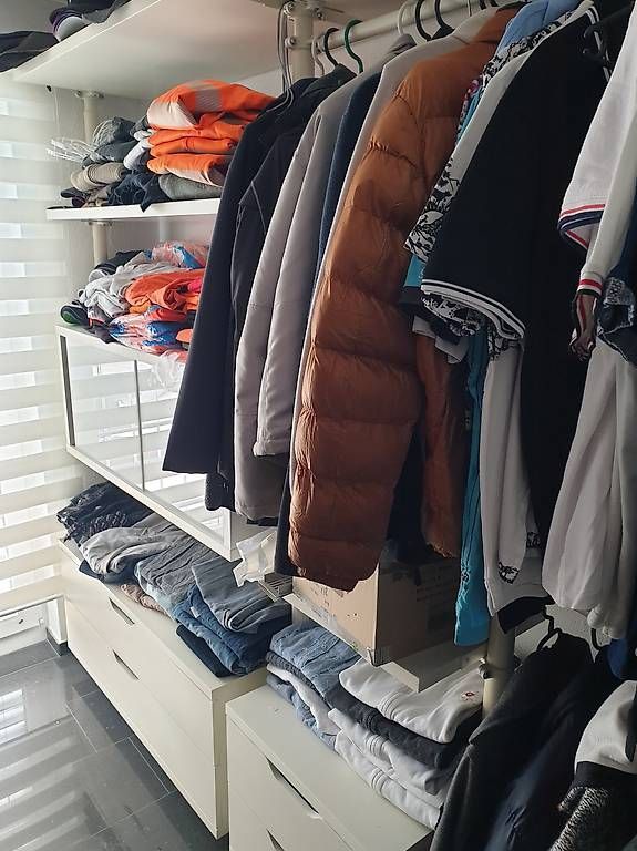 Armadi: Begehbarer Kleiderschrank – Usato da Rickenbach LU venduto da trucker.s 1