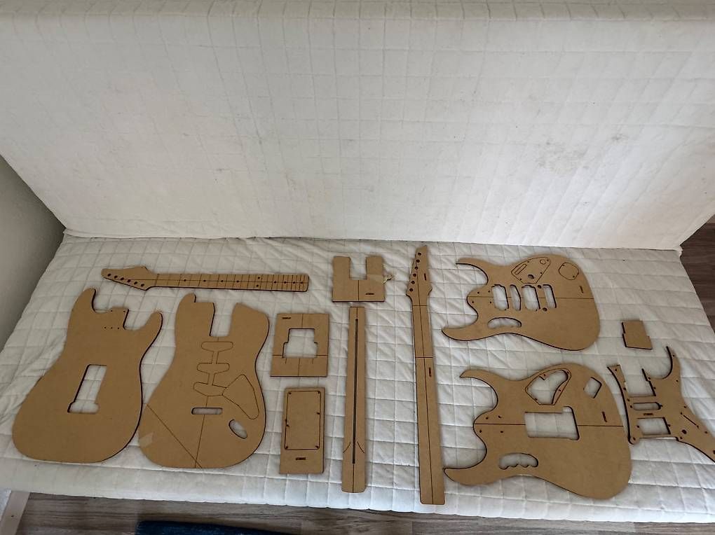 Strumenti musicali: Präzisionsschablonen Gitarrenbau – Nuovo (secondo la descrizione) da Grüt (Gossau ZH) venduto da Malo0