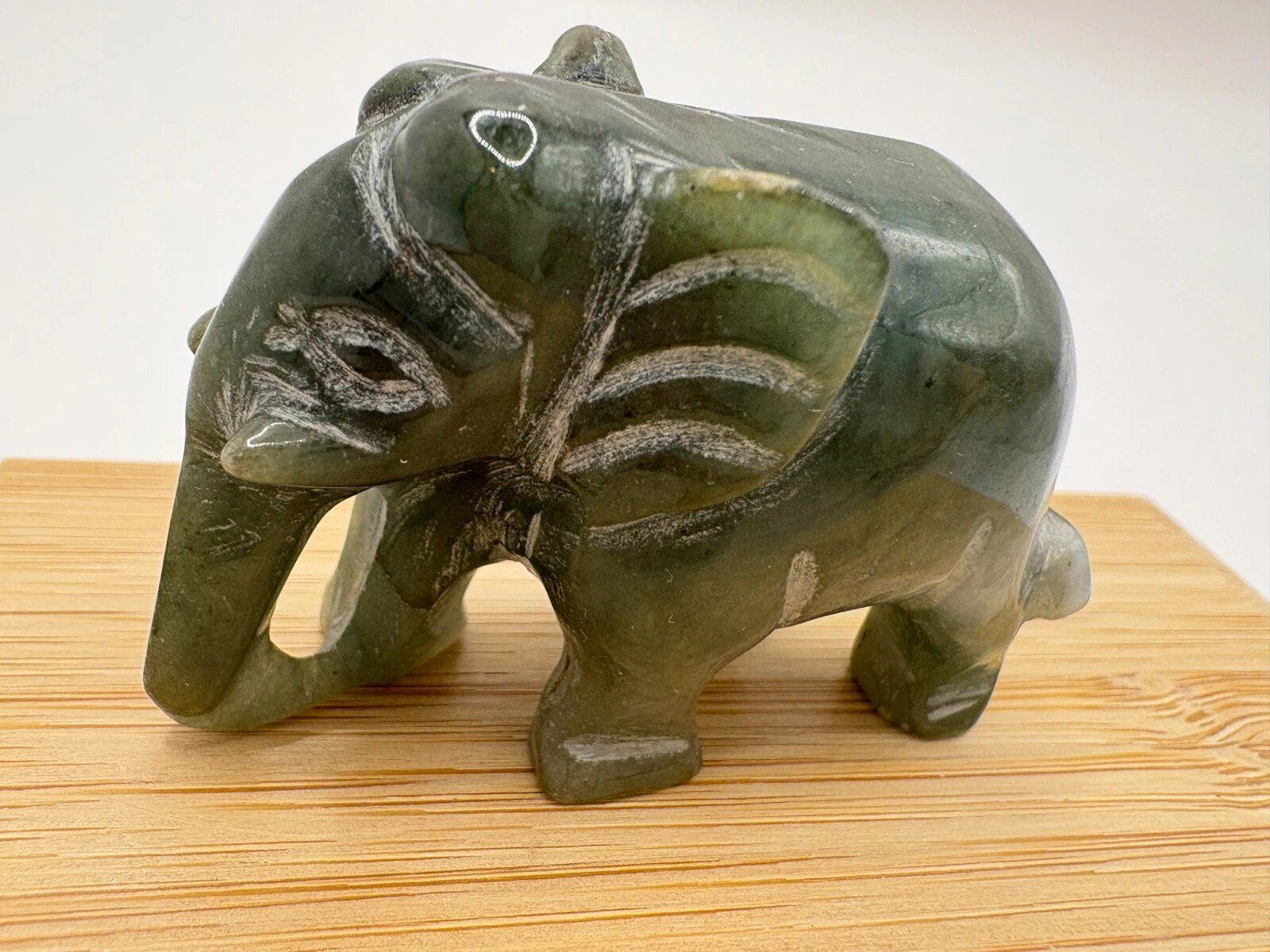 Statuette: Éléphant sculpté pierre verte type jade / Elefant Jade-Typ – Usato da Prilly venduto da mqlr_42