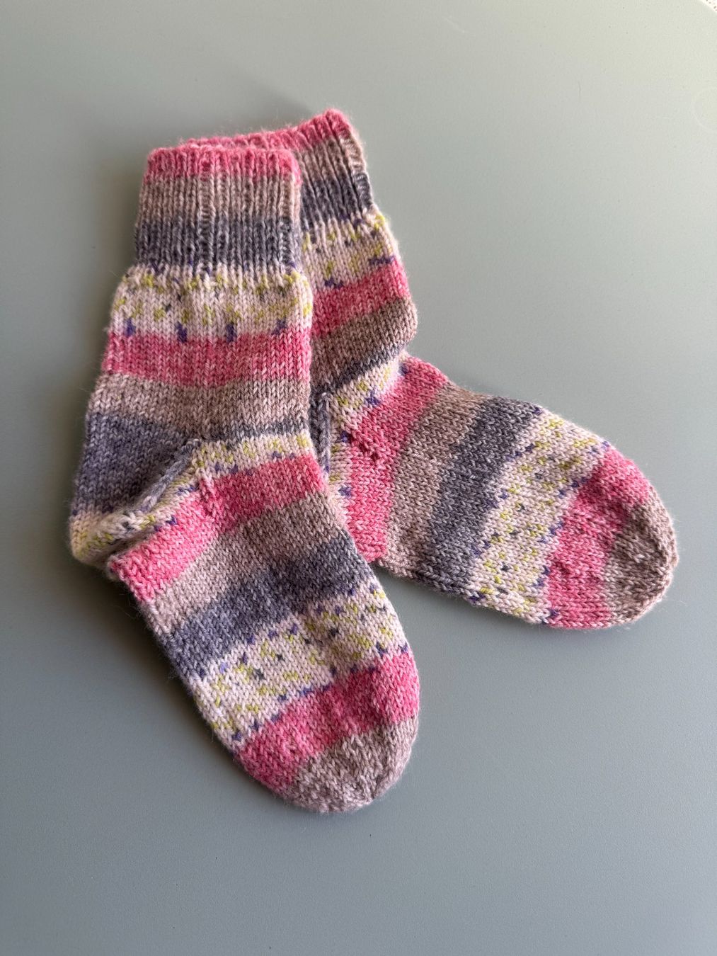Calze per bambini: Gestrickte Wollsocken Grösse 30/31 – Nuovo (secondo la descrizione) da Kägiswil venduto da Jindujune