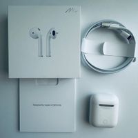 Original Apple AirPods 2 Kopfhörer Wireless Lightning Kabel