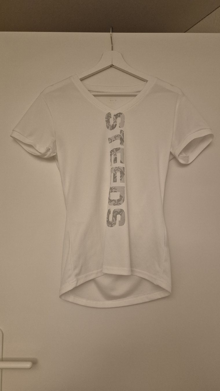 T-Shirts: Weisses Steeds Funktionsshirt, Grösse M – Gebraucht aus St. Gallen von justmeeee