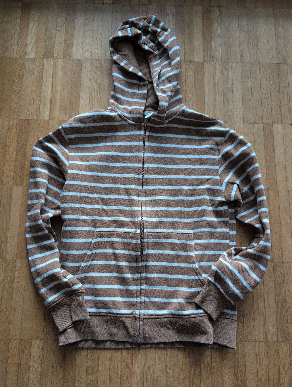 H&M Maglioni & Felpe: Kapuzenpullover gestreift braun/hellblau Grösse 134/140  – Usato da Schwerzenbach venduto da _charme_