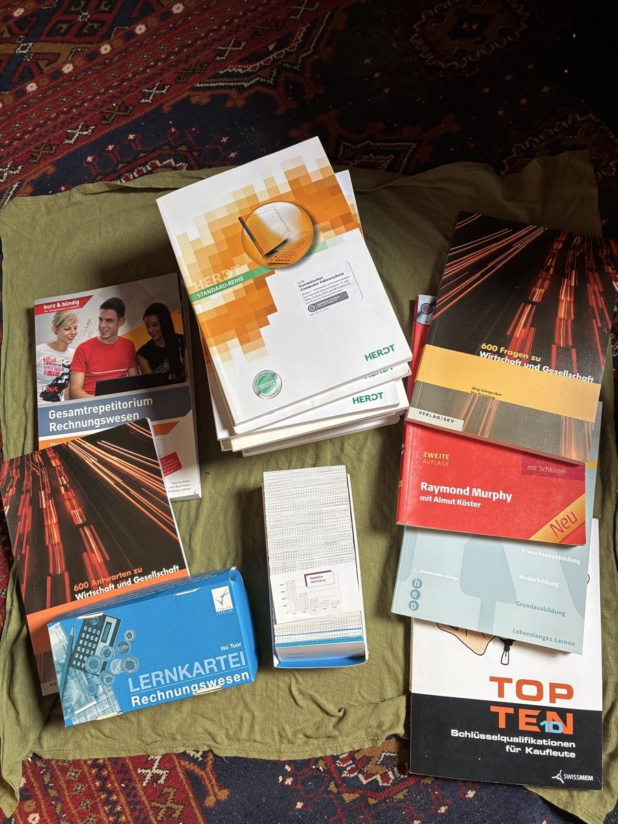 Libri: KVSchulbücher Kaufmann/Kauffrau Set – Usato da Urnäsch venduto da schneewittli.