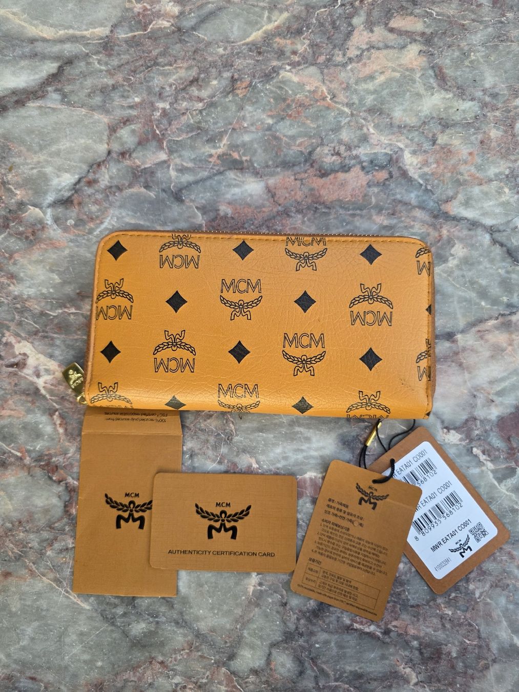 Mcm Portamonete: MCM Geldbörse cognac mit Visetos Muster – Nuovo (secondo la descrizione) da Ostermundigen venduto da Sera.P