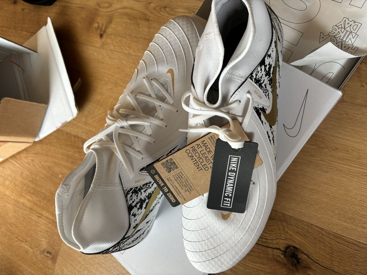 Herrenschuhe: Fussballschuhe Nike Phantom Luna 2 – Neu und originalverpackt aus Boll von lsc_t8bl