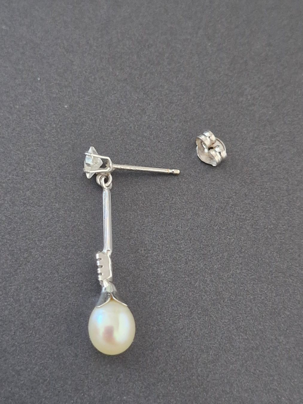 Orecchini pendenti & Orecchini a lobo: Ein Ohrring aus Weissgold mit Perle – Nuovo (secondo la descrizione) da Schlieren venduto da ela_x7qh 3