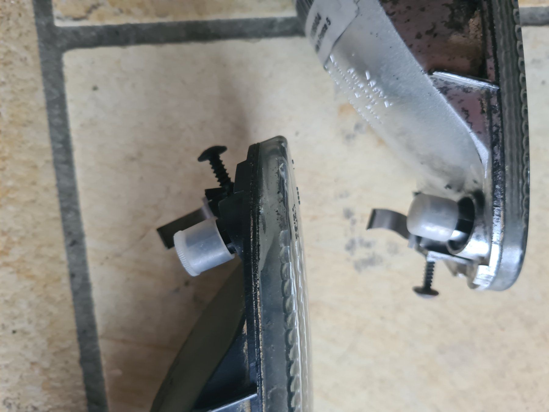 MG Tutti pezzi di ricambio auto: weisse Blinker MGF – Usato da Zeihen venduto da kaeferpolo55 2
